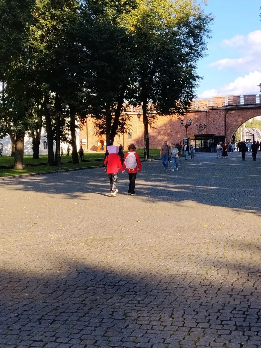 Я недавно был в [ВЕЛИКИЙ НОВГОРОД] и встретил там одну [БОЛЬШАЯ ШИШКА] — FreezzyStorm · Стрекоза