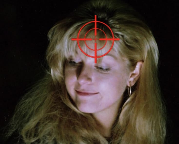 Ахах, в нее целятся, а она думает о каких-то нереалистичных мечтах и… — dead_angel_cowboy · Стрекоза