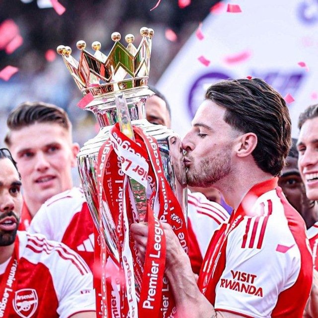 London is Red ❤️🔴 — FC ARSENAL Арсенал GOYG · Стрекоза