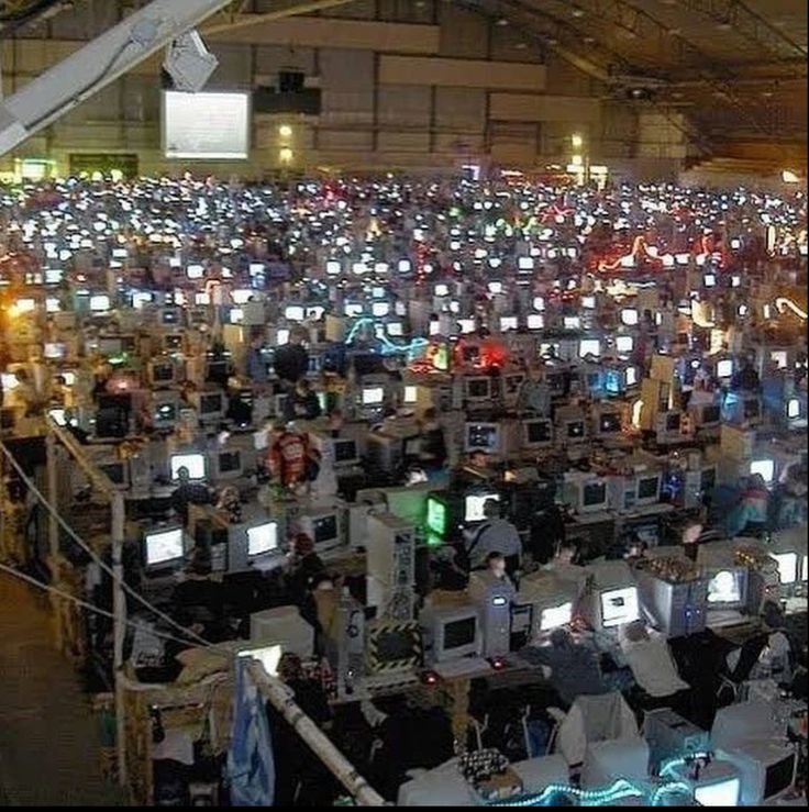 Хочу видик посмотреть по таким старым lan тусовкам, выглядит красыво — Oklahoma_Mixer · Стрекоза