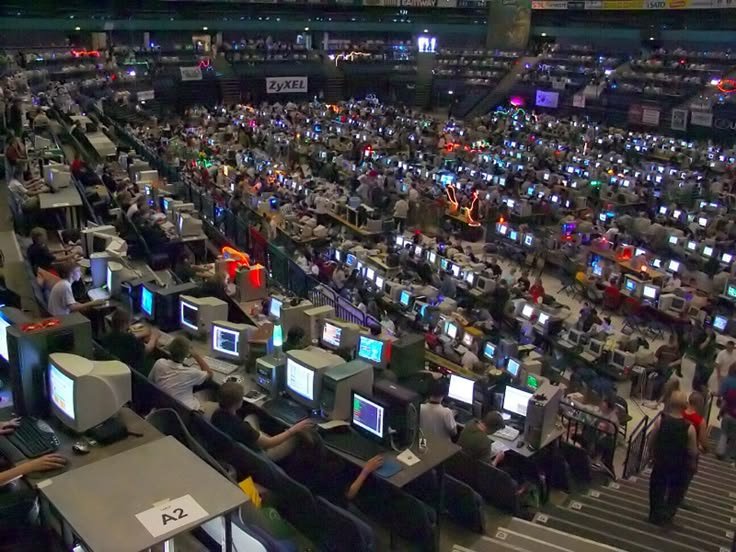 Видосов с lan тусовки 90х на ютабе нет, мне грустно — Oklahoma_Mixer · Стрекоза