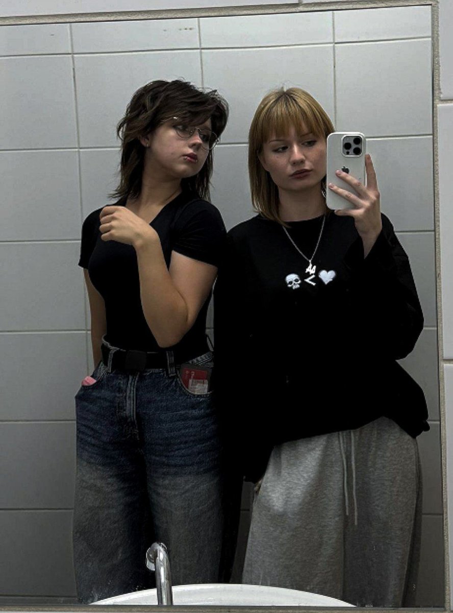 Ого, это что опять фотка в зеркале °^° Ток я не одна, вот, это любимк… — Kona404 · Стрекоза