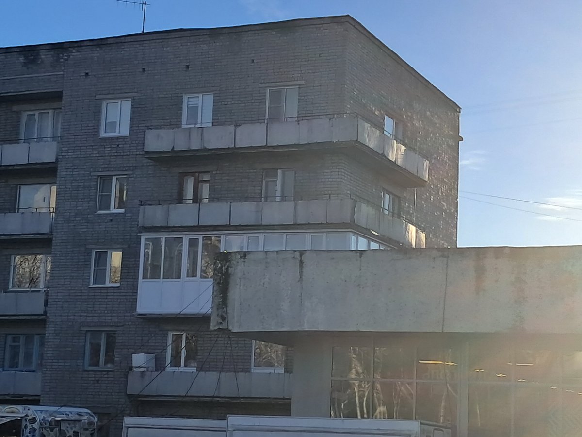 тупые дома сюрреалистичные — KnsrV · Стрекоза