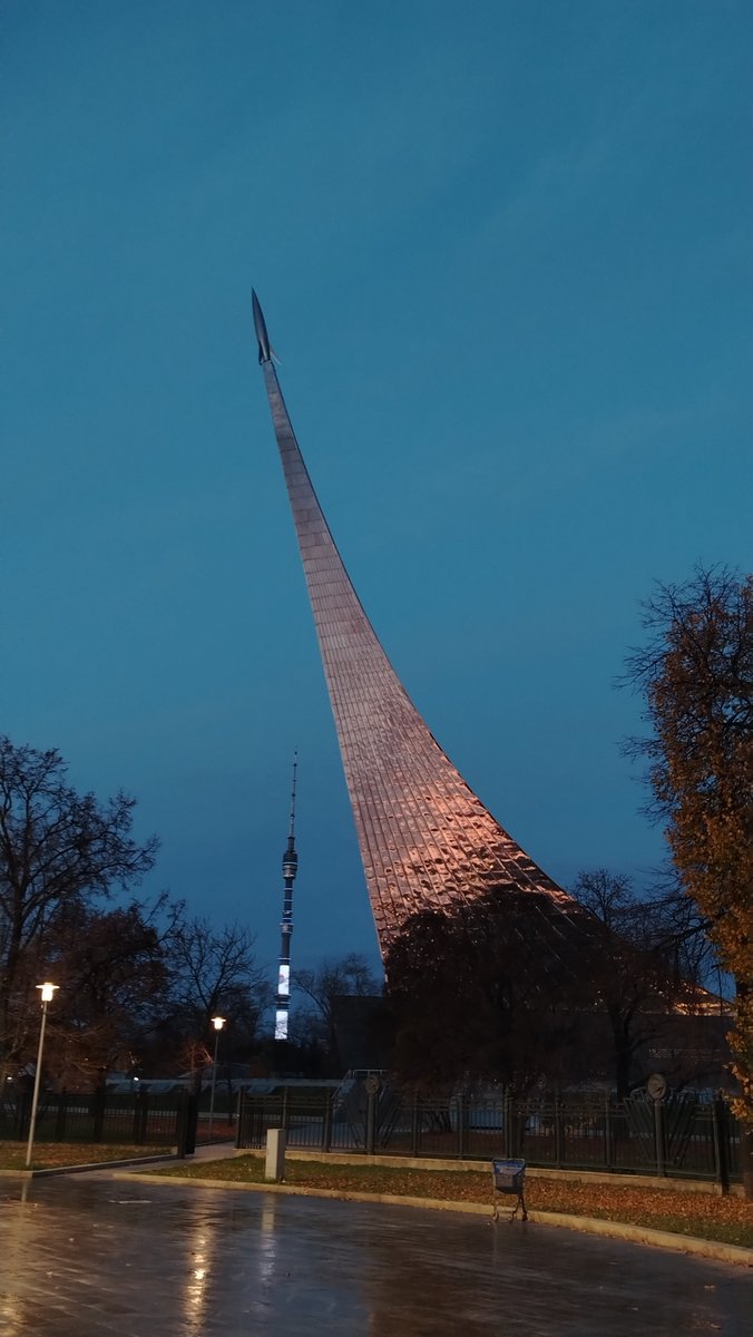 Третий день в Москве с семье, так что вот вам атмосферные фотки, что… — Murmit · Стрекоза