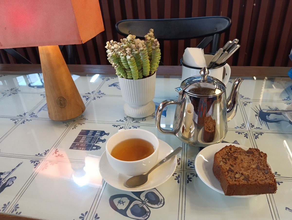 Хех, в Алмате есть очень интересное место. Кофейня на зелёном базаре… — tea spot · Стрекоза