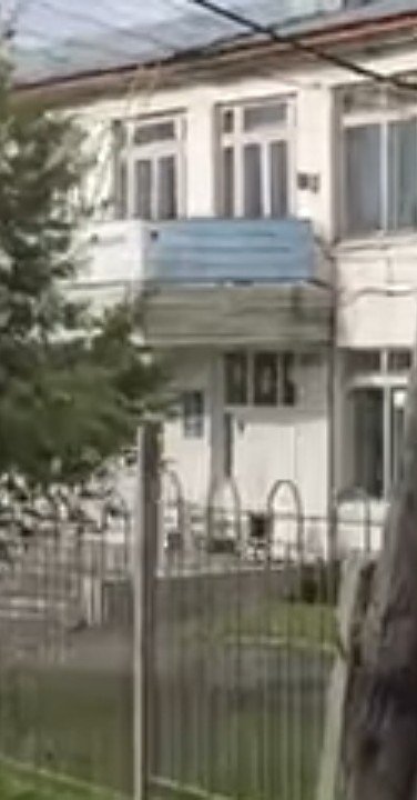 Давайте посмотрим, как выглядит среднестатистическая школа в России,… — Окно с новостями · Стрекоза
