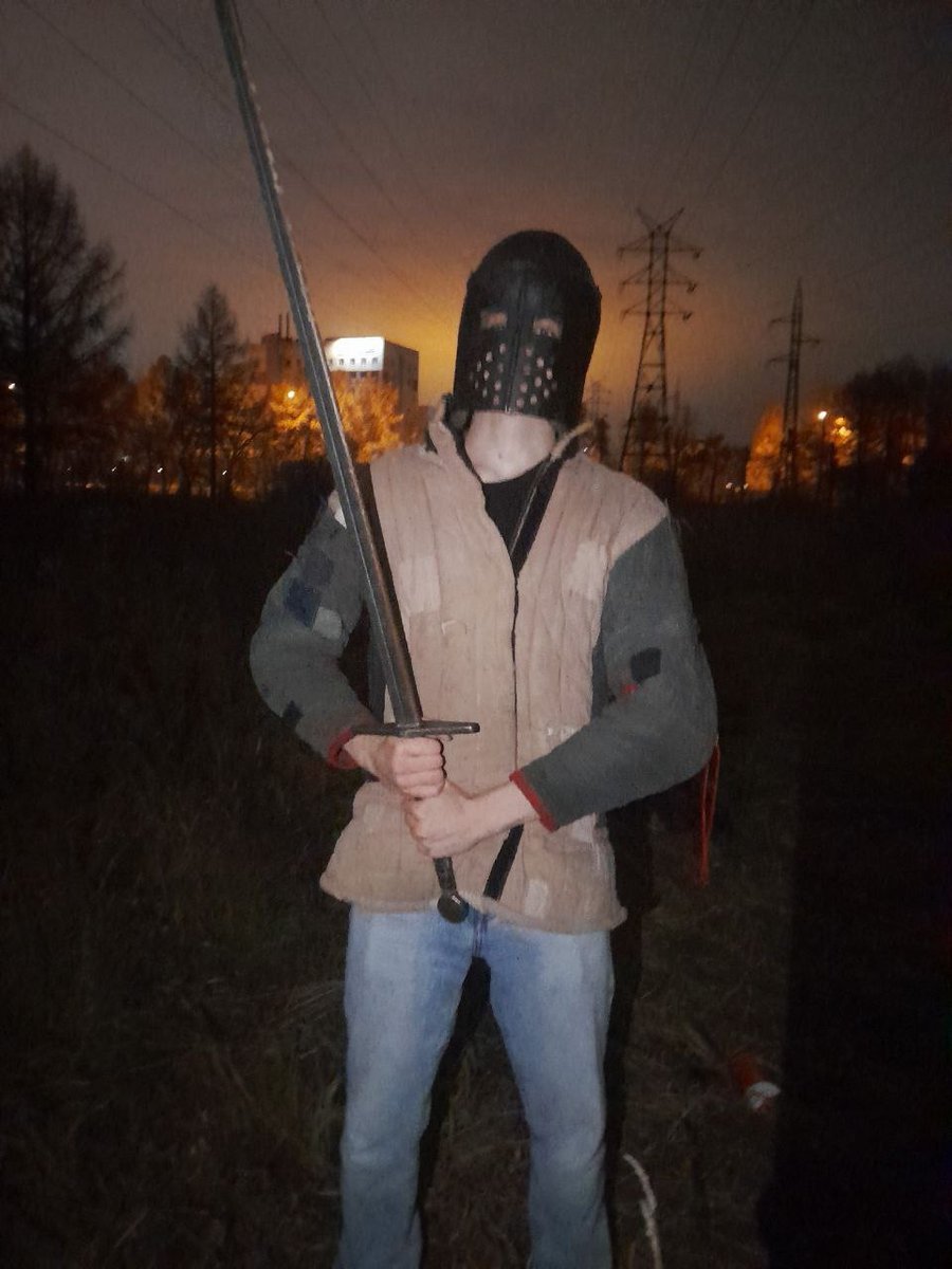 Панельный рыцарь — Fegyverbe · Стрекоза