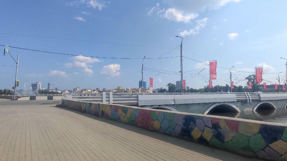 скатались с семьей в челябинск, гуляли ночью. блин там так класна, ка… — lobsterrka · Стрекоза