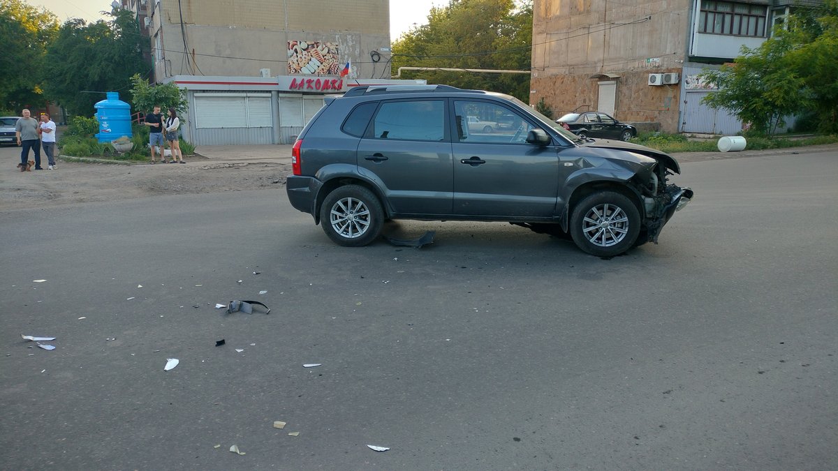 Еду и вижу такую картину. Мотоцикл "Кавасаки" лежит на дороге с разье… — Mexanik · Стрекоза