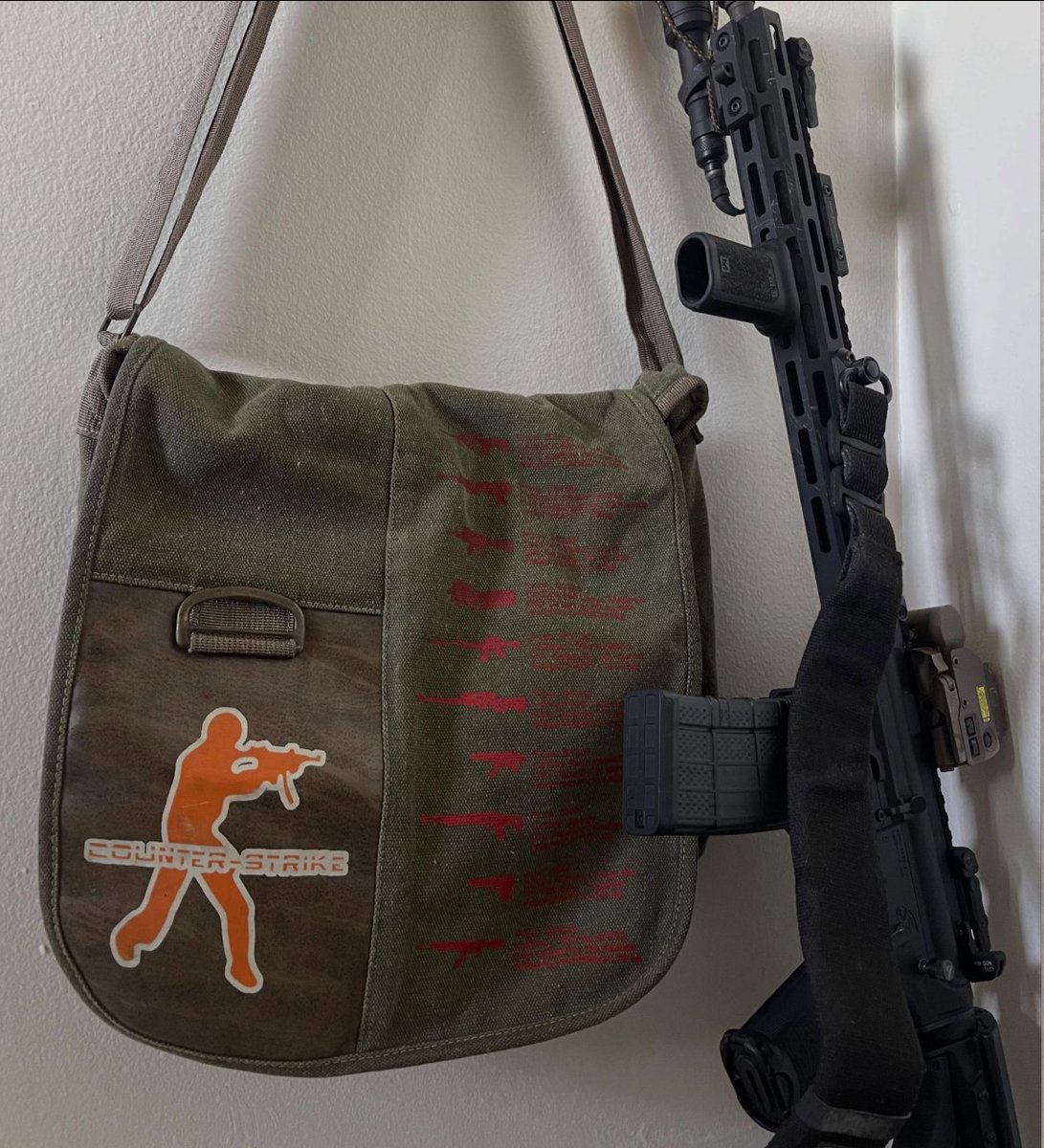 Counter-Strike Messenger Bag (2005) 🔫 #css ℹ️ #source 👜 #merch — Source Aesthetic · Стрекоза