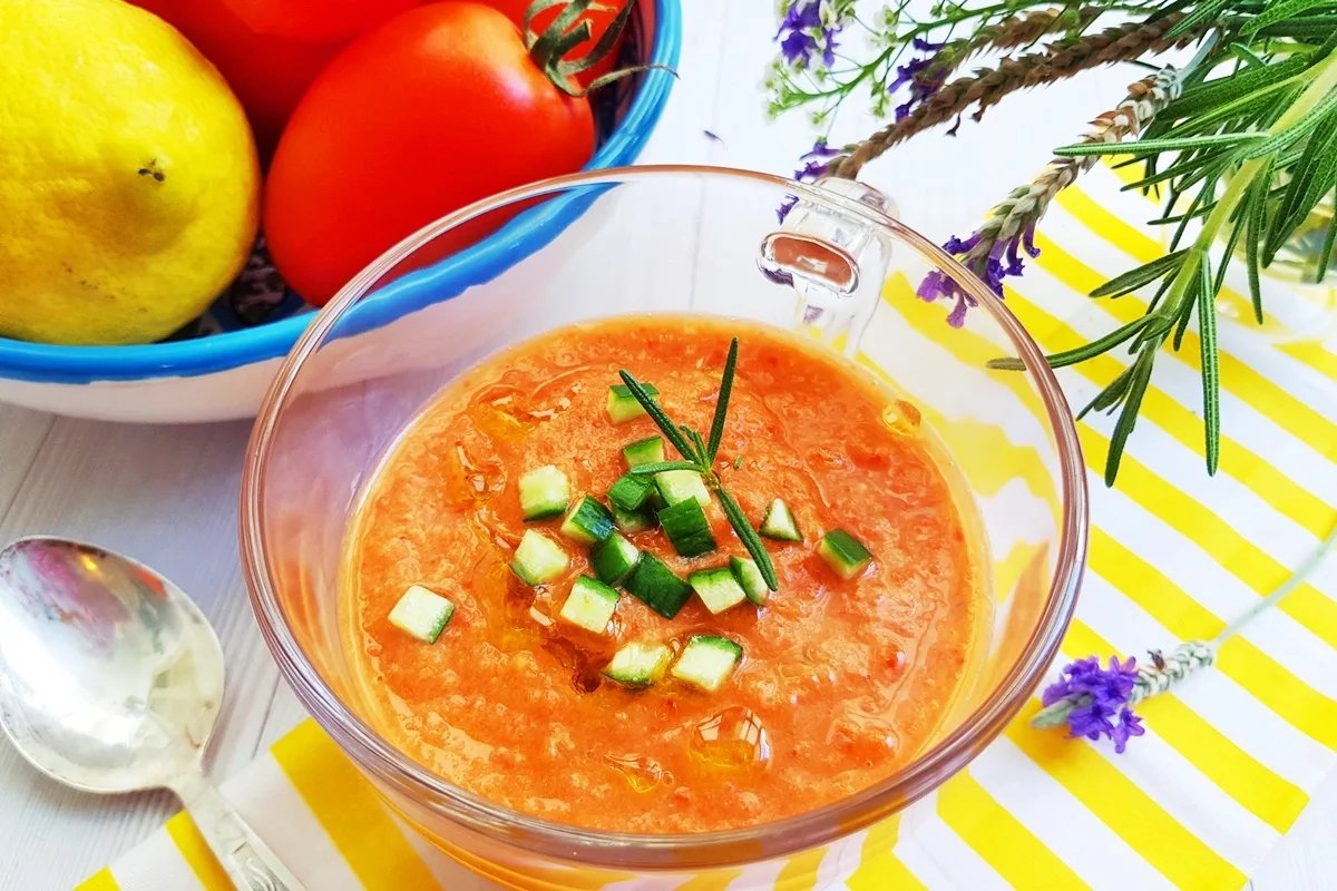 🍲 Гаспачо – летний суп по-испански 🍲 Рецептов Гаспачо много и это не… — ООО "РЕЦЕПТЫ: ЕШЬ ПОКА НИКТО НЕ ВИДИТ" · Стрекоза