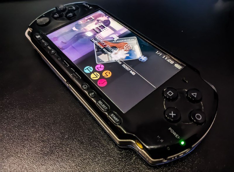 PlayStation Portable, также известная как PSP — портативная игровая к… — GeeK IgL00 · Стрекоза